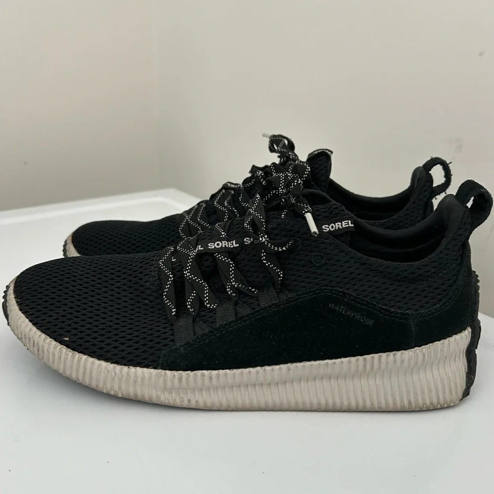 Sorel Suede Sneakers Black Size 9.5
